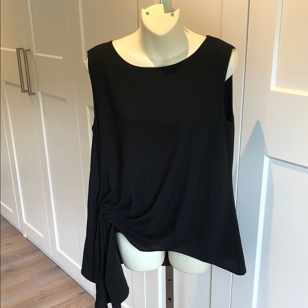 🦋 2/$25 🦋 Chic Black Sleeveless Blouse